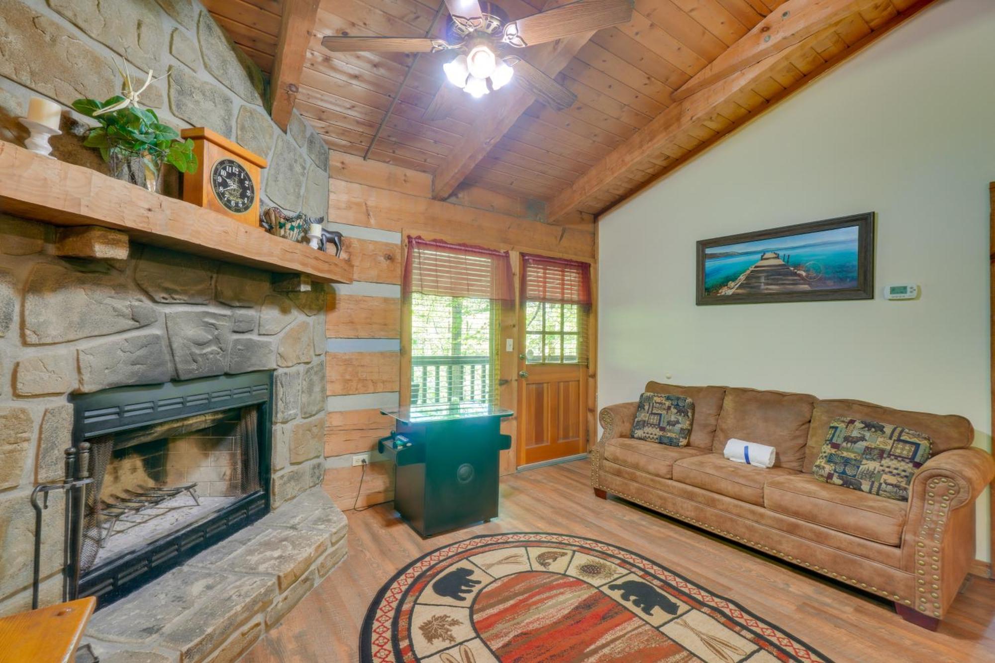 Gatlinburg Cabin With Hot Tub About 6 Mi To Downtown! Exterior photo