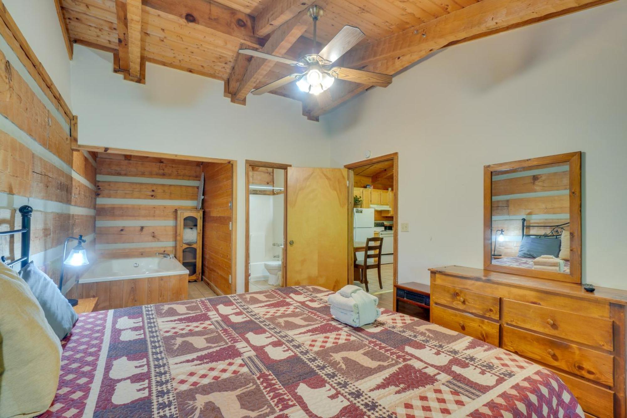 Gatlinburg Cabin With Hot Tub About 6 Mi To Downtown! Exterior photo